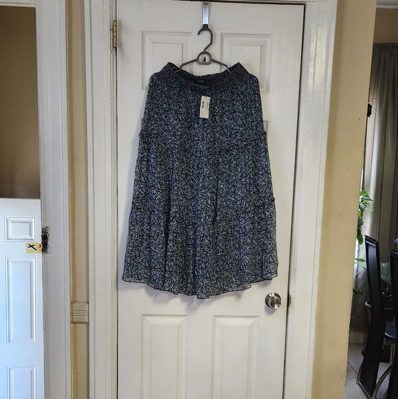 INTERMIX EXCLUSIVE SKIRT